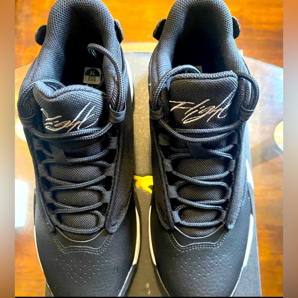🚨SOLD🚨‼️EUC Jordan Flight Max Aura Woman size 8 1/2 -Boys size 7